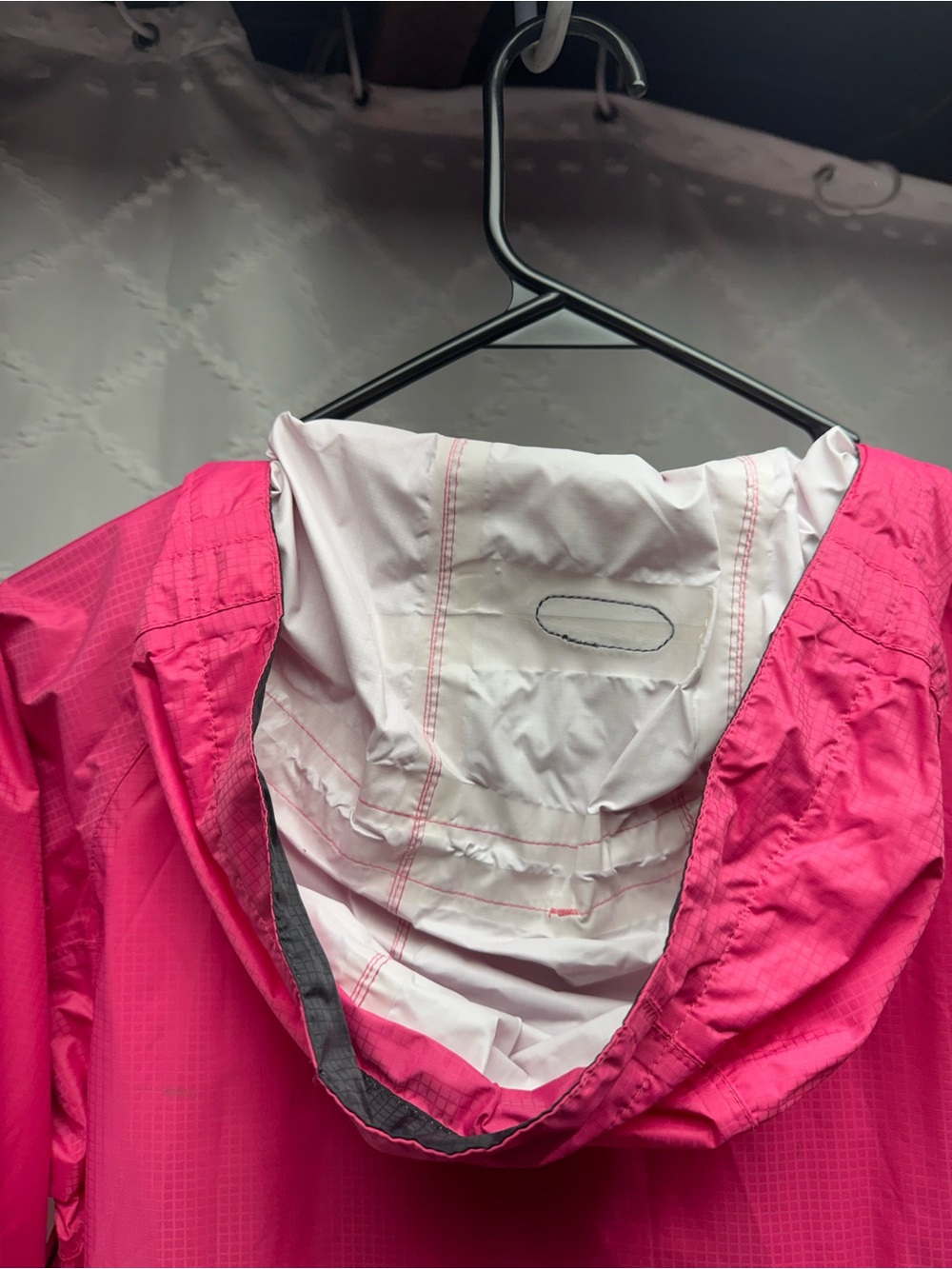 L.L.Bean Pink Ripstop Hooded
Rain Jacket Women's Size Medium - Picture 4 of 8
